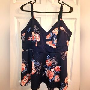 🍍NWOT. Torrid navy blue floral tank with adjustable straps